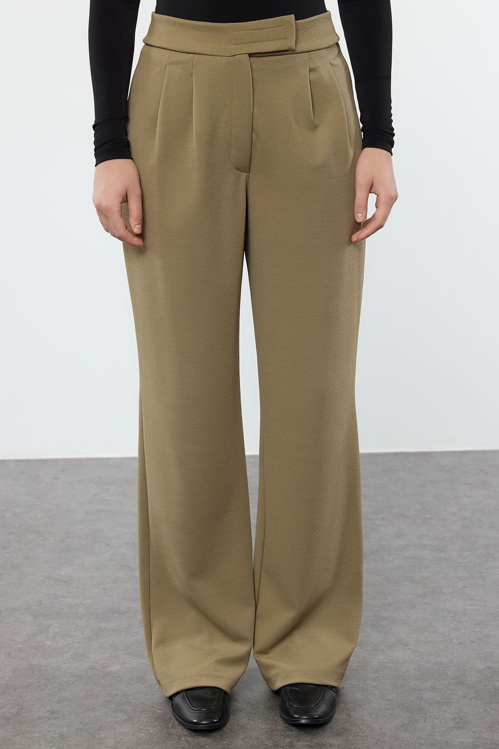 Koyu Haki C?rt C?rt Kapamal? Yuksek Bel Pileli Wide Leg/Genis Kesim Pantolon TWOAW24PL00177