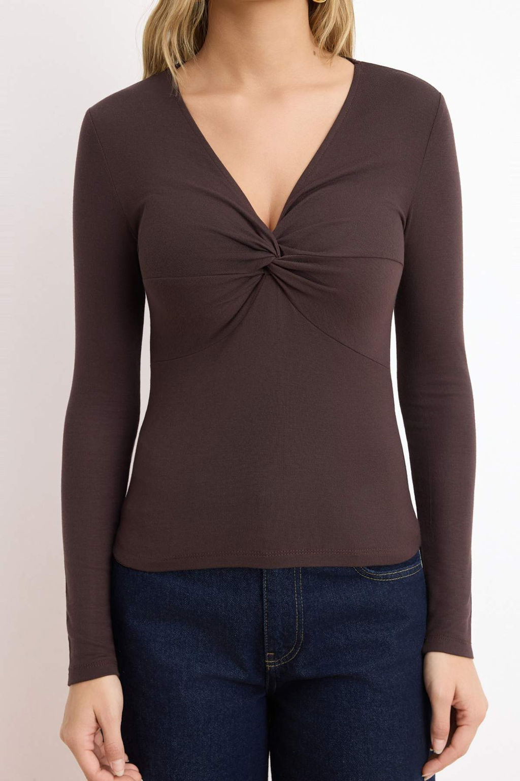 Kahverengi V Yaka Buzgu Detayl? Uzun Kol Esnek Orme Bluz TWOSS26BZ00641 - Trendyolmilla фото 3