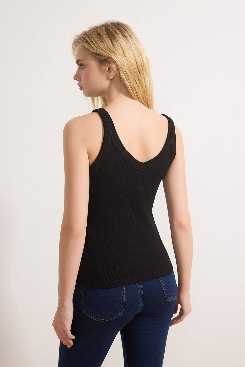 Siyah V Yaka Kal?n Ask?l? Fitilli Esnek Orme Atlet TWOSS26AL00027 - Trendyolmilla фото 4