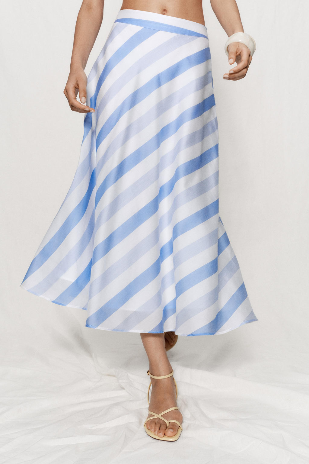 FALDA MIDI RAYAS / Azul / Blanco - Zara фото 2