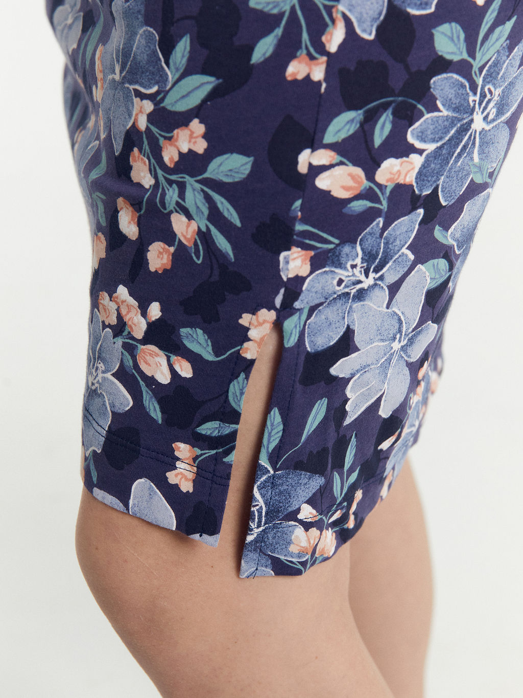 Сорочка ночная женская синяя с акварельными цветами - Mark formelle фото 7