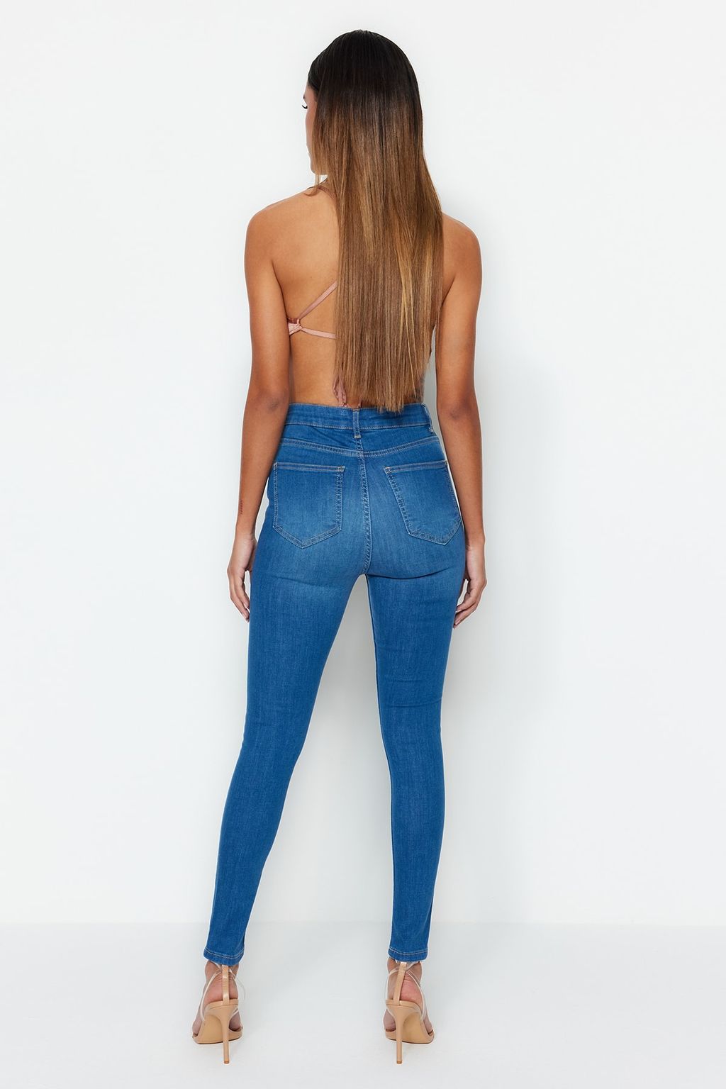 TRENDYOLMILLA Siyah Incelten Etki Super Yuksek Bel Skinny Jeans TWOSS23JE00080  фото 12
