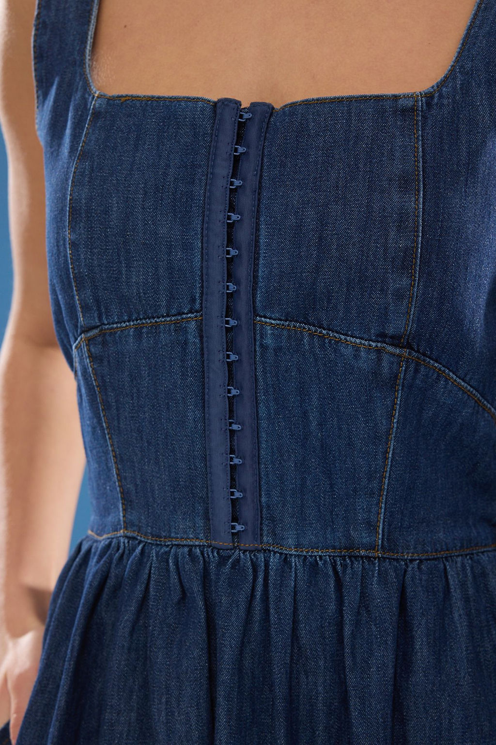 TRENDYOLMILLA Koyu Mavi Volanl? Midi Denim Elbise TWOSS25EL00010  фото 3