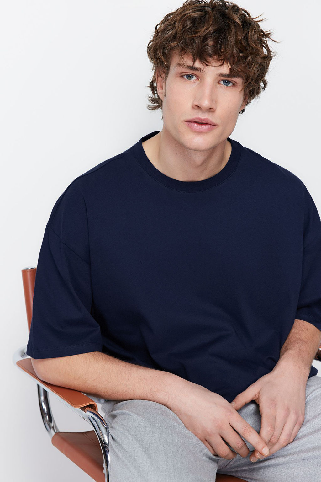 Lacivert Basic %100 Pamuklu Bisiklet Yaka Oversize/Genis Kesim T-Shirt TMNSS22TS0318