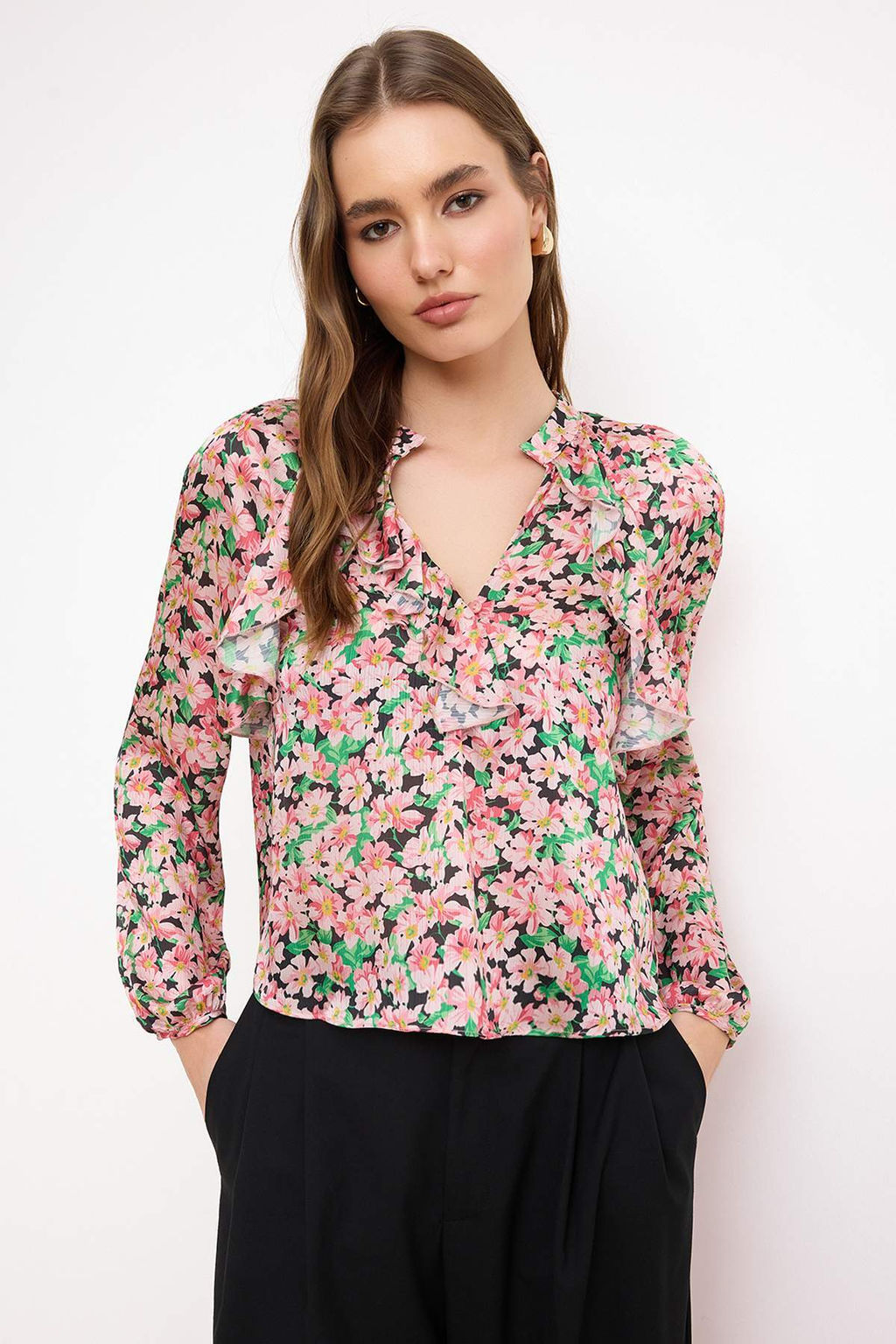 Pembe Cicekli F?rf?r Detayl? Saten Dokuma Bluz TWOSS26BZ00394 - Trendyolmilla фото 2