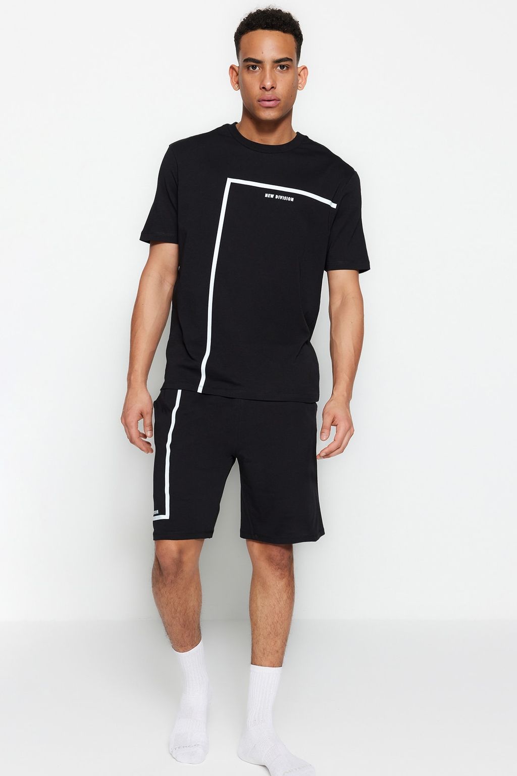 TRENDYOL MAN Siyah Regular Fit Bisiklet Yaka Bask?l? Sortlu Pijama Tak?m? TMNSS23PT00017 - Trendyolmilla фото 12