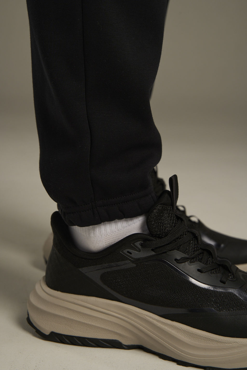 Брюки трикотажные утепленные Черный ANTA TRN Knit Track Pants фото 13