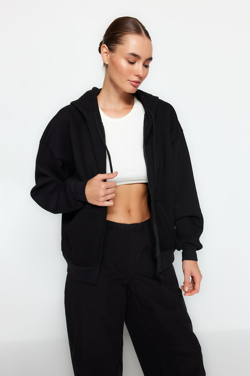 Siyah Oversize/Rahat Kesim Basic Kapusonlu Kal?n Ici Polarl? Orme Sweatshirt TWOAW24SW00188