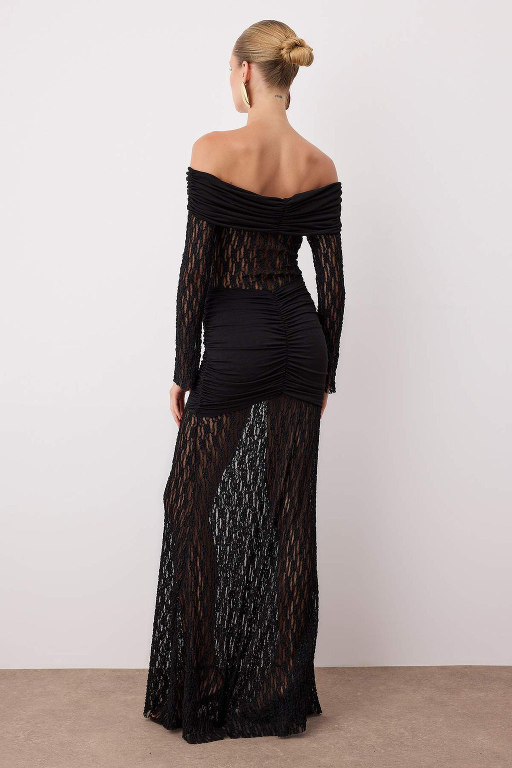 Siyah Bal?k Form Carmen Yaka Dantel Orme S?k Maxi Abiye Gece Mezuniyet Elbisesi TPRAW26AE00016 - Trendyolmilla фото 4