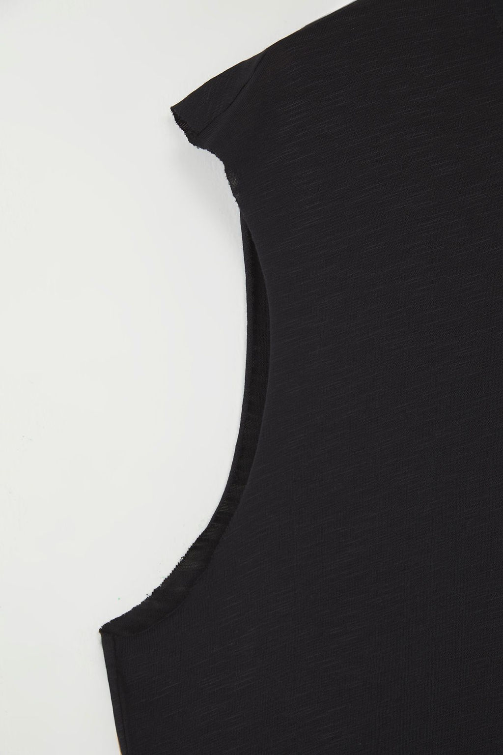 Siyah Oversize/Genis Kesim Basic Etiketli %100 Pamuk Kolsuz T-shirt/Atlet TMNSS25AL00002 - Trendyolmilla фото 4