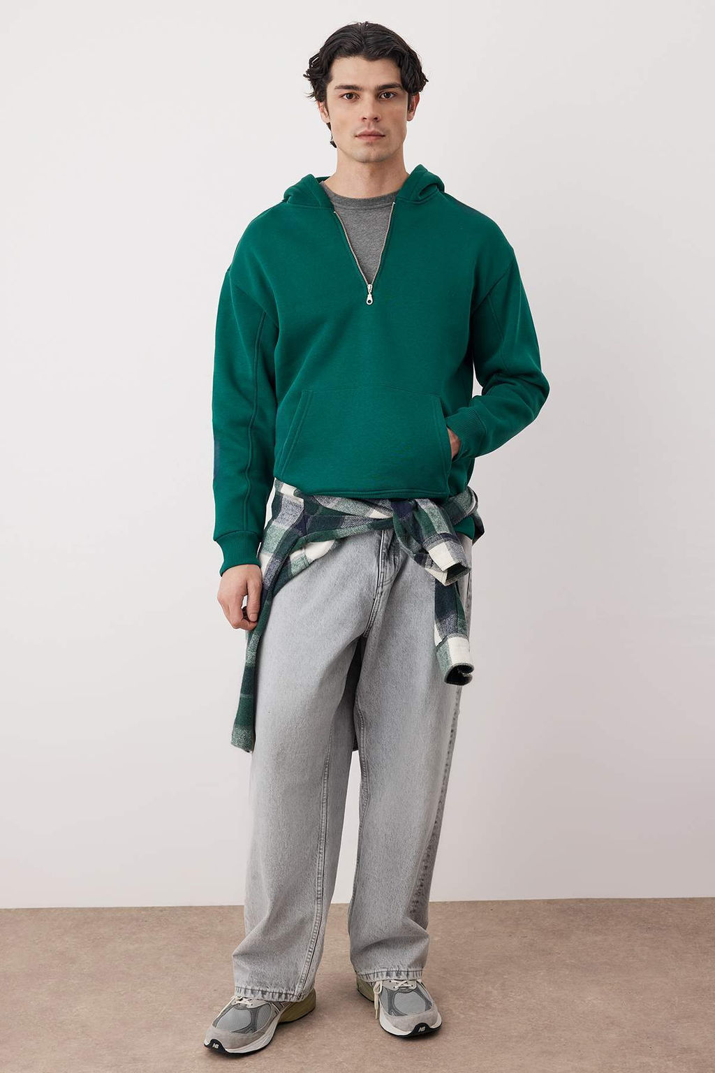Zumrut Yesili Oversize/Genis Kesim Fermuarl? Kapusonlu Ici Polarl? Basic Sweatshirt TMNAW25SW00050