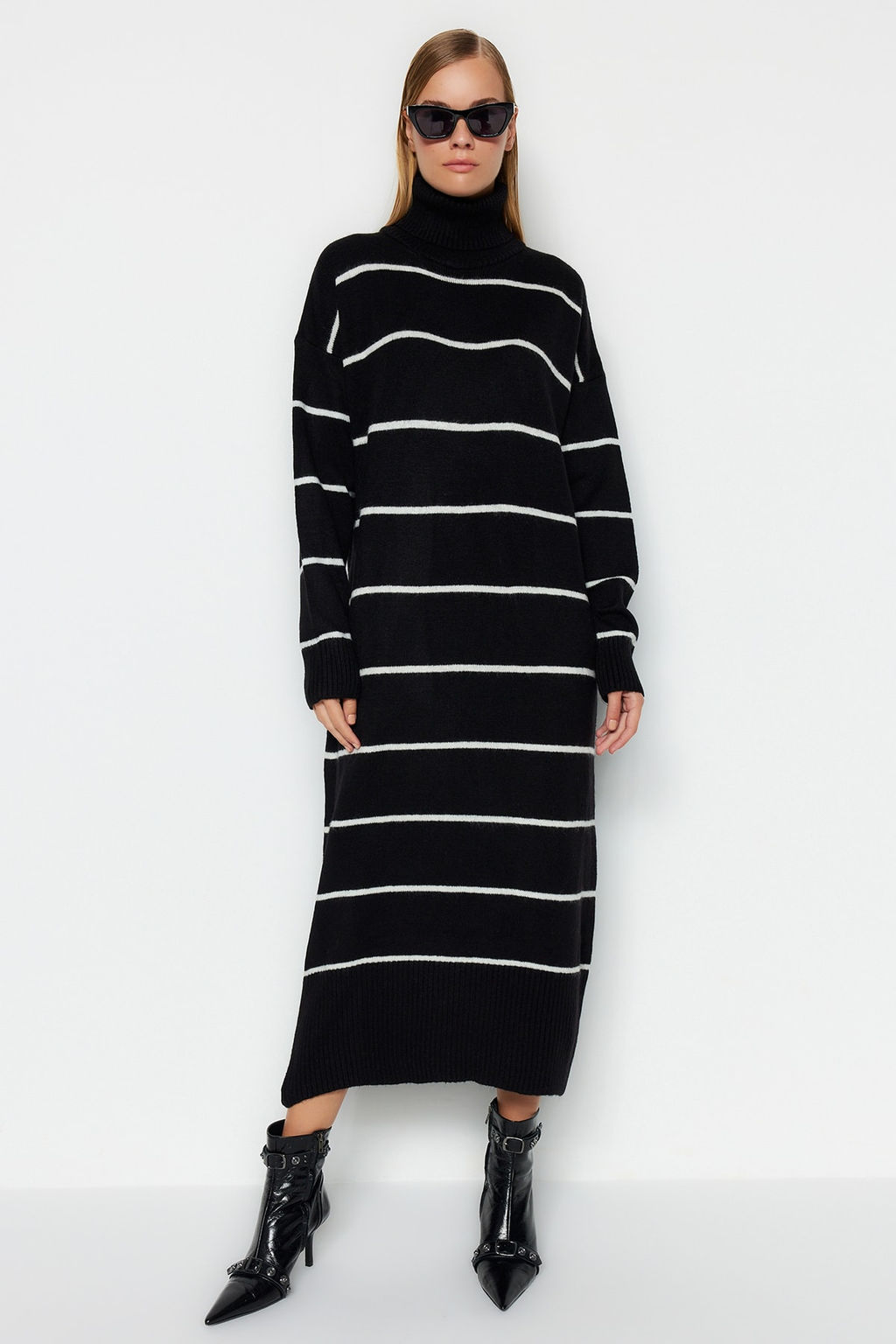 TRENDYOLMILLA Tas Maxi Triko Genis Kal?p Yumusak Dokulu Elbise TWOAW24EL00056  фото 9