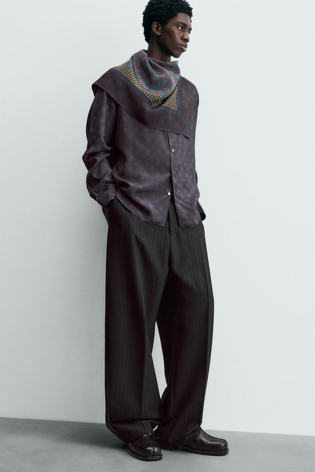 LIMITED EDITION CURVED FIT SUIT TROUSERS - Zara фото 6