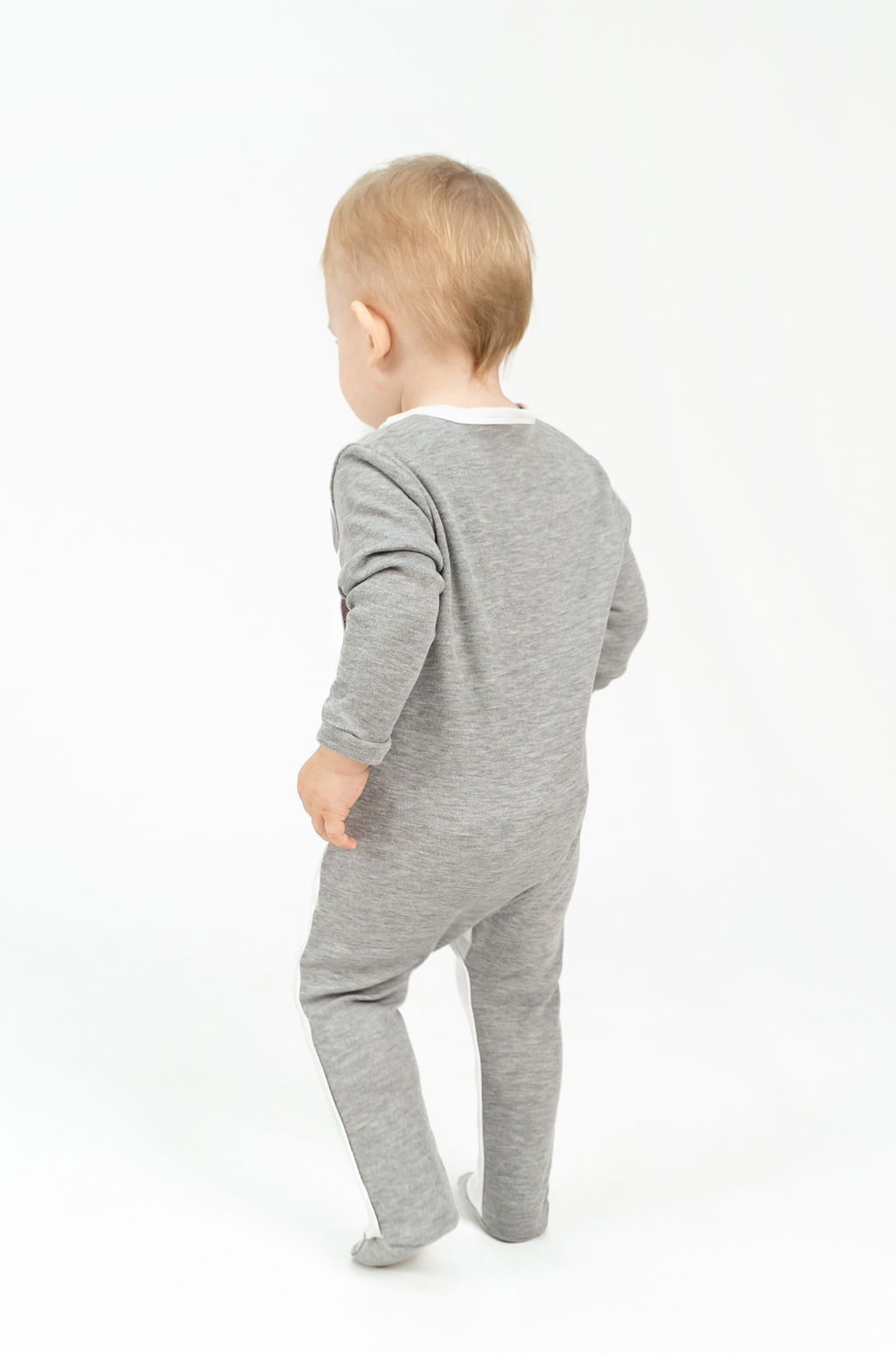 Комбинезон ясельный серыйбелый с галстуком