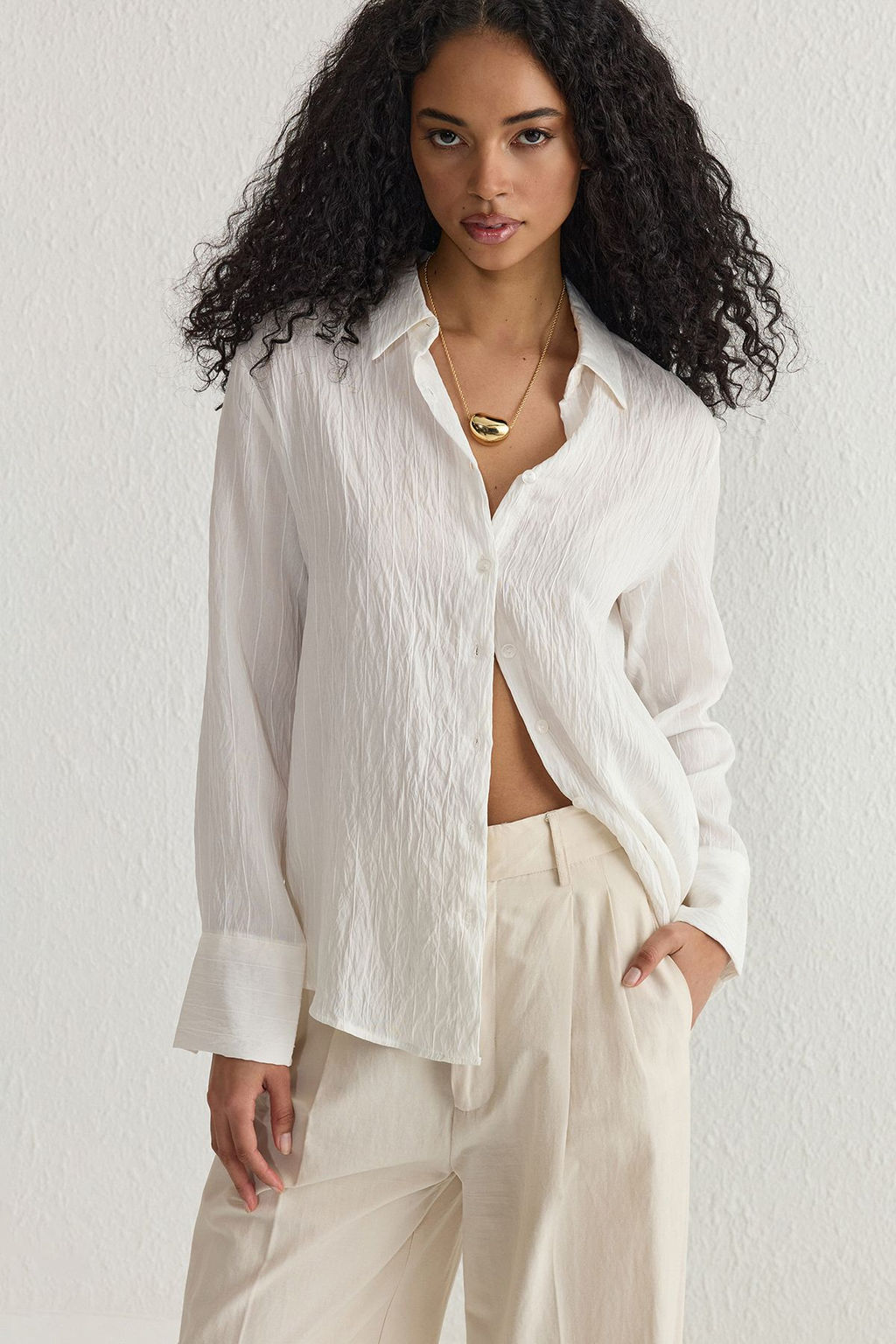 TRENDYOLMILLA Beyaz Cizgili Dokulu Kumas Regular Normal Kal?p Dokuma Gomlek TWOSS25GO00013  фото 7