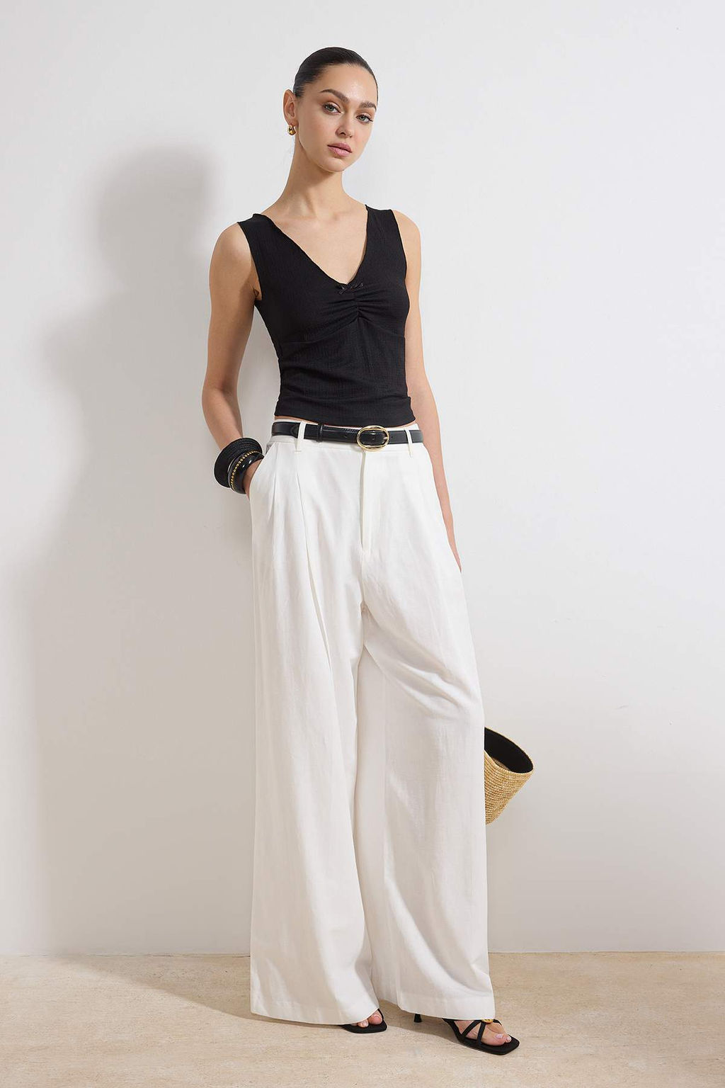 Siyah Regular/Normal Kal?p V Yaka Kolsuz Crop Dokulu Orme Bluz TWOSS26BZ00010 - Trendyolmilla фото 2