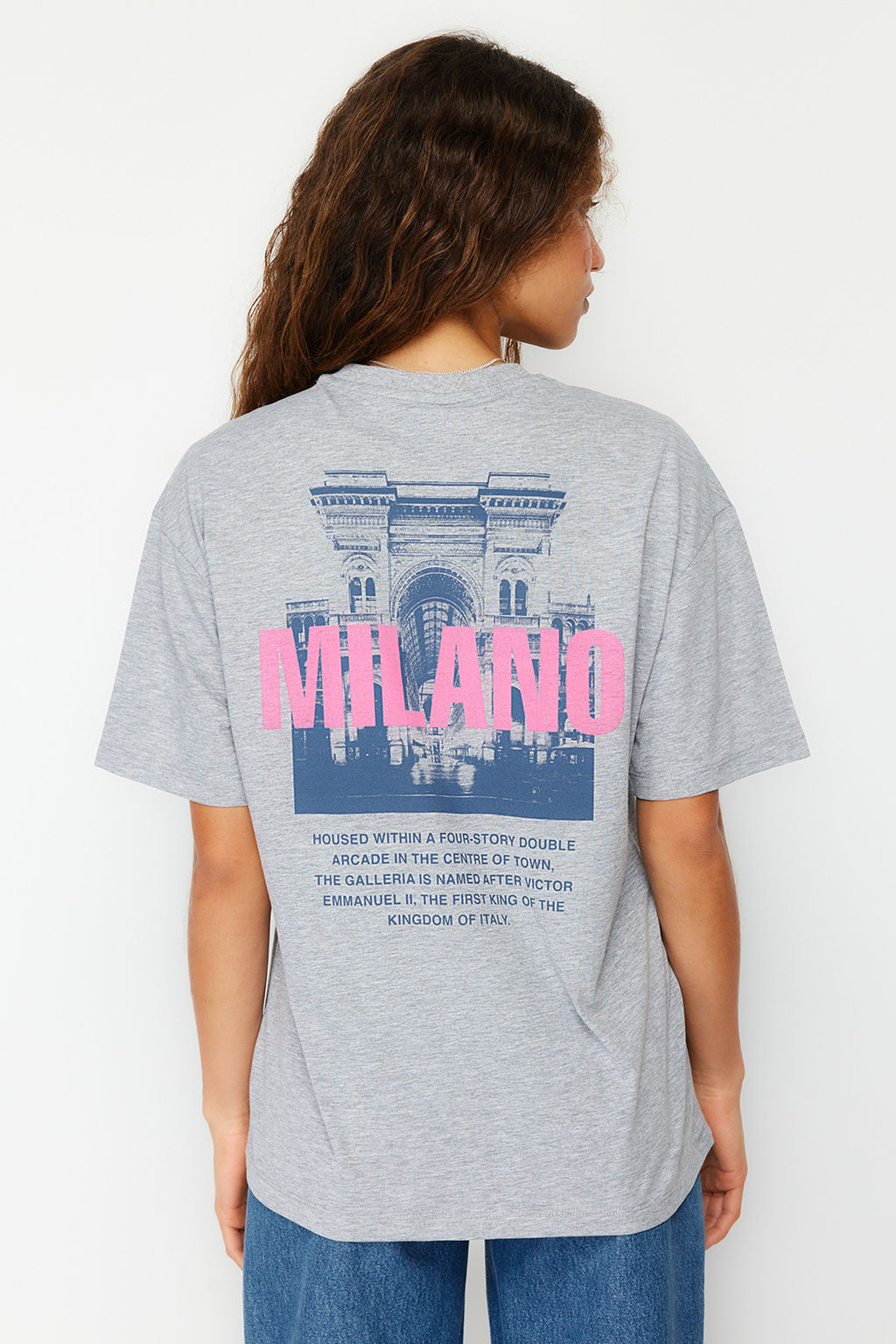 TRENDYOLMILLA Beyaz %100 Pamuk Bask?l? Oversize/Genis Kal?p Bisiklet Yaka Orme T-Shirt TWOSS24TS00066 фото 6