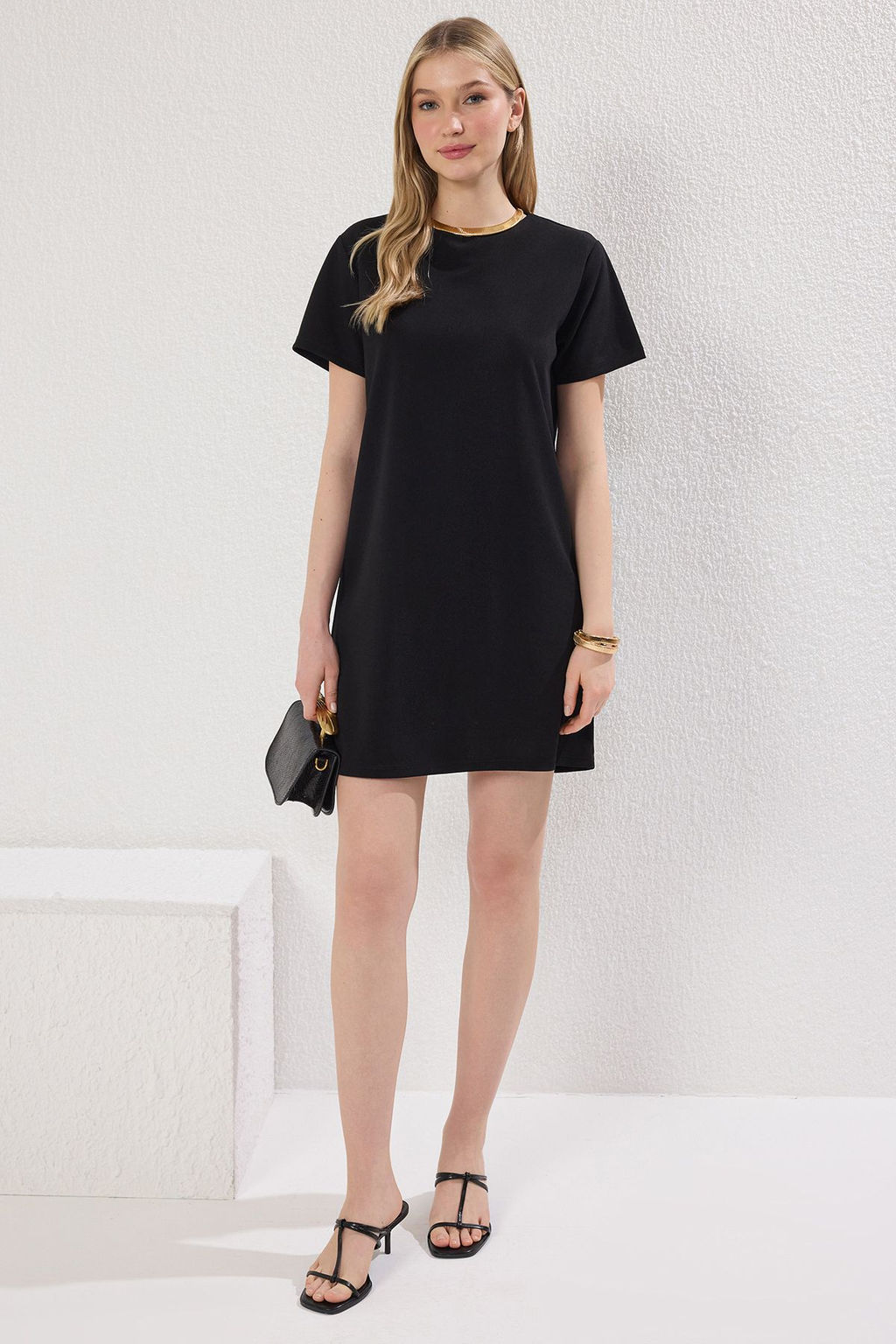Siyah Shift/Duz Mini K?sa Kol Bisiklet Yaka Orme Elbise TWOSS25EL00162 - Trendyolmilla фото 2