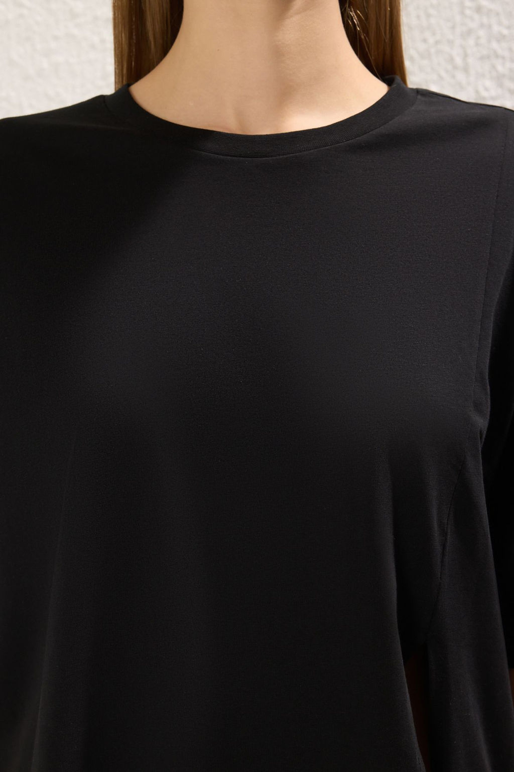 TRENDYOLMILLA Beyaz %100 Suprem Y?rtmacl? Relaxed/Rahat Kesim Asimetrik Orme T-Shirt TWOSS24TS00140  фото 3