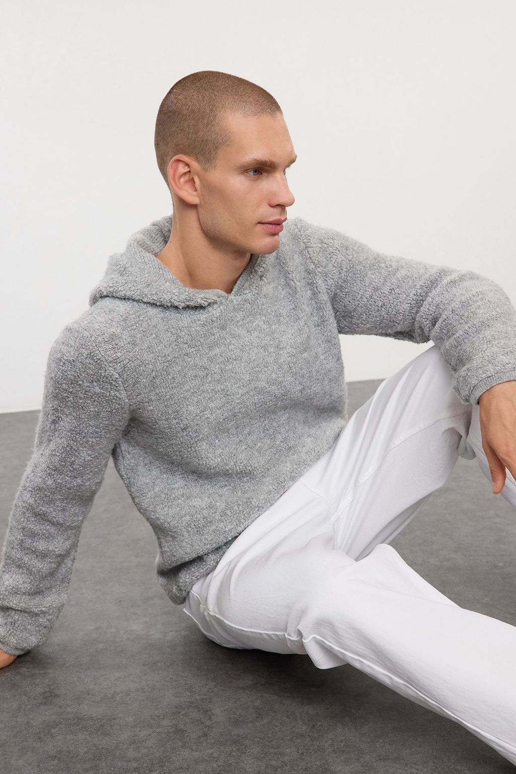 Gri Regular Kapusonlu Dokulu Triko Kazak TMNAW25KZ00047