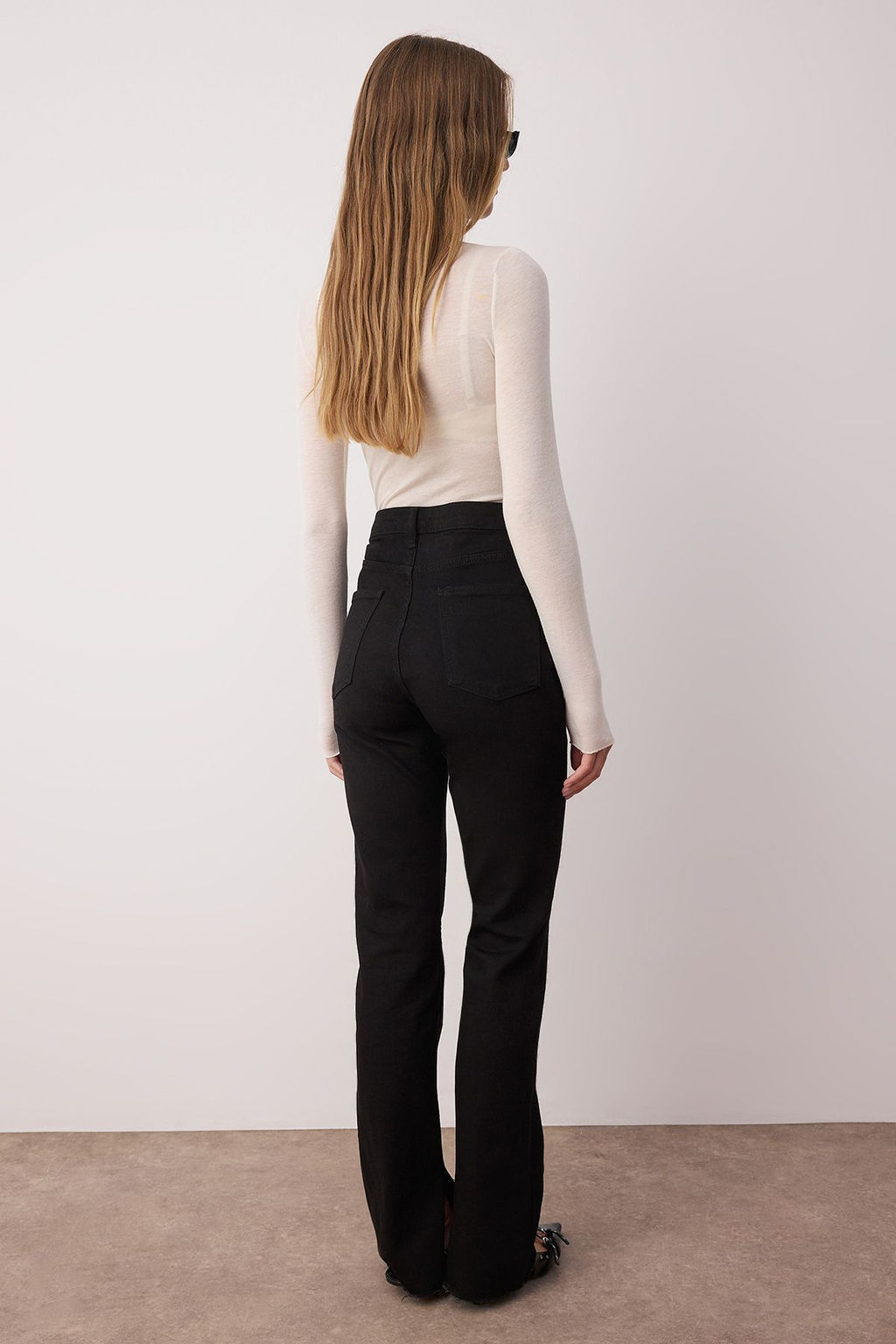 TRENDYOLMILLA Siyah Y?rtmacl? Yuksek Bel Flare Jeans TWOAW22JE0382  фото 4