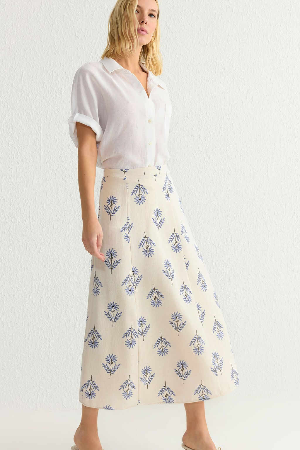 TRENDYOLMILLA Mavi Cicek Desenli A-Line Midi Boy Dokuma Keten Kar?s?ml? Etek TWOSS24ET00105 фото 10