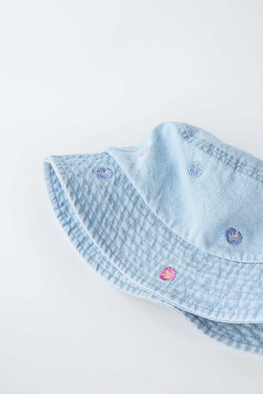 GORRO BUCKET DENIM FLORES BORDADAS / Azul - Zara фото 3