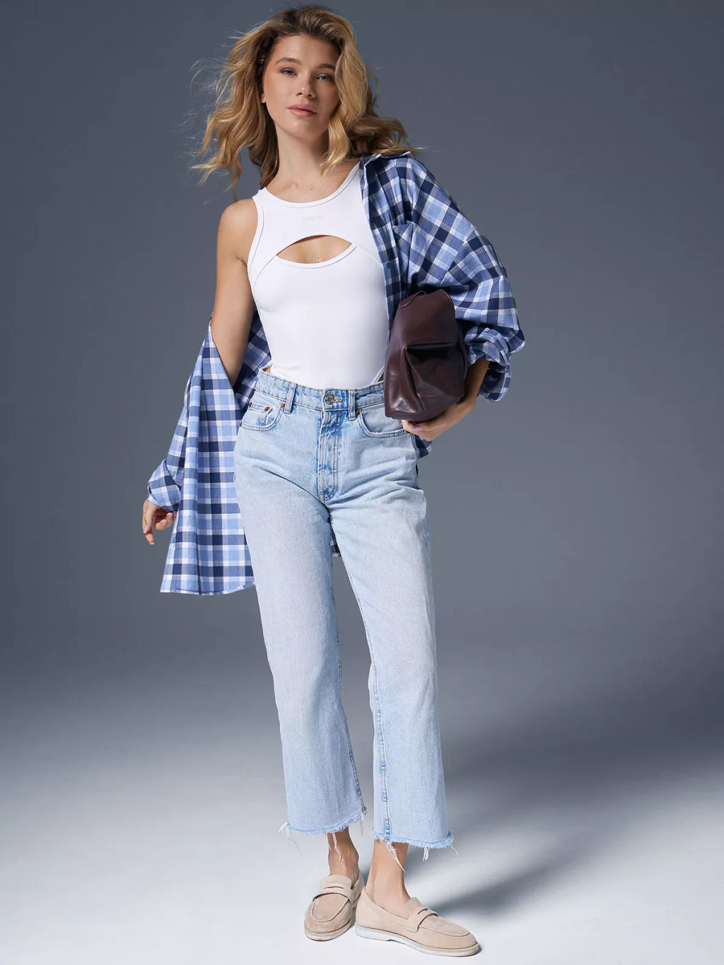 Боди с фигурным вырезом по переду