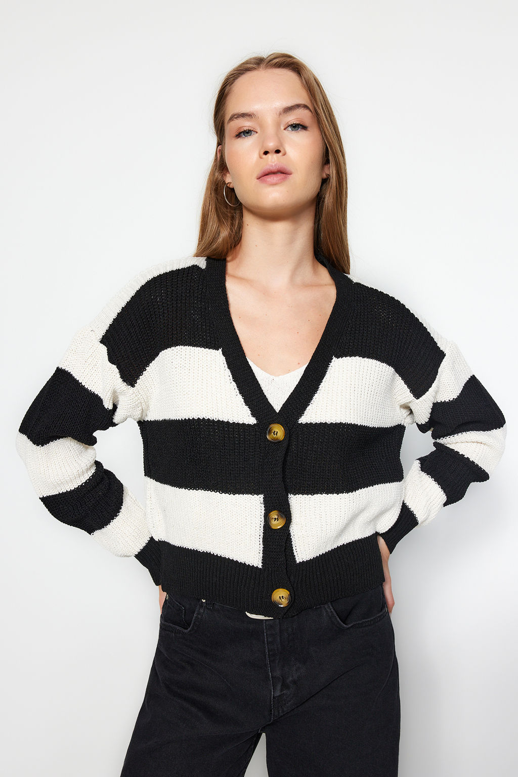 Siyah V Yaka Renk Bloklu Triko H?rka TWOAW24HI00391 - Trendyolmilla фото 2