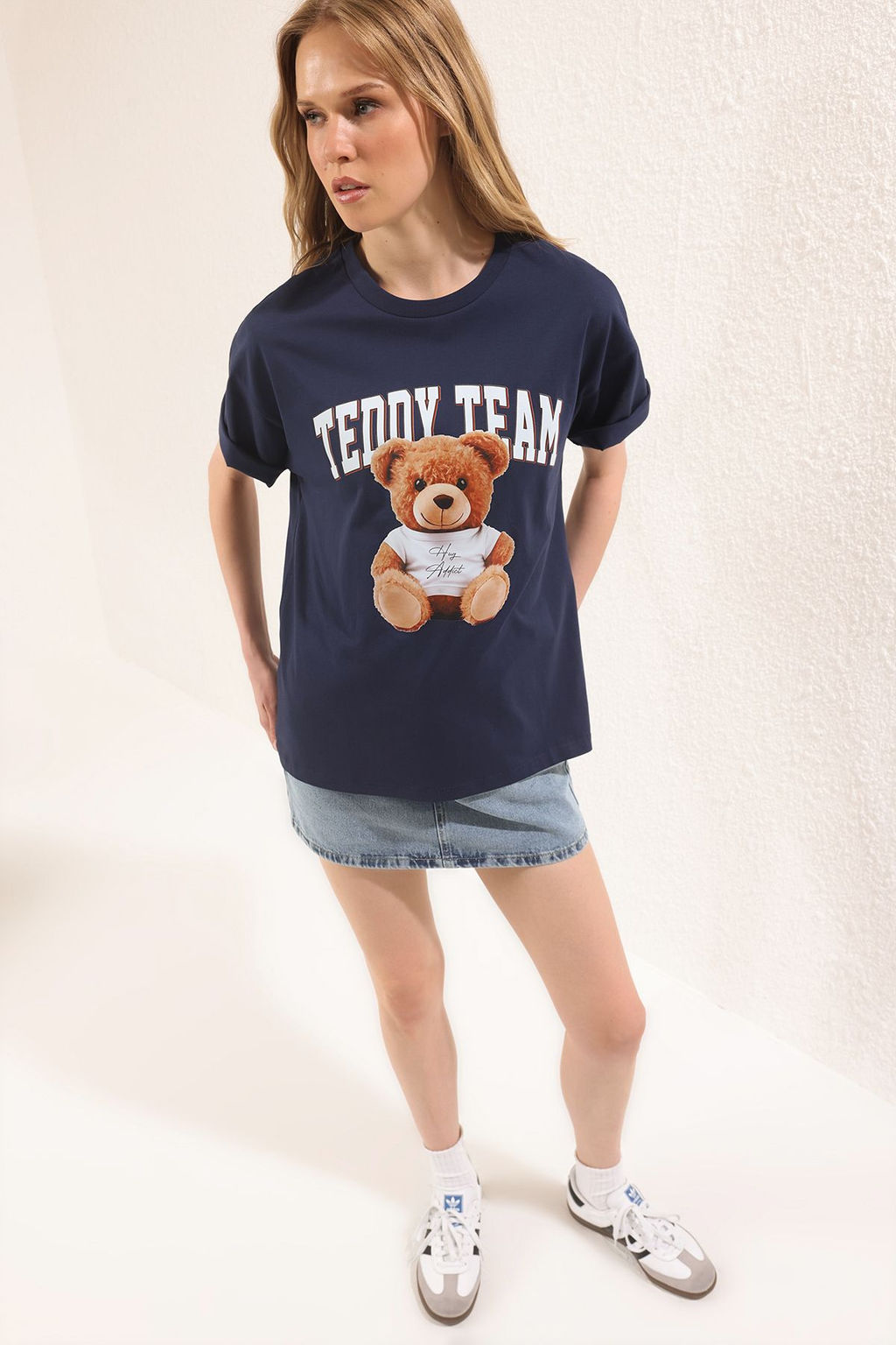 TRENDYOLMILLA Beyaz %100 Pamuk Oversize/Genis Kal?p Ay?c?k Bask?l? Orme T-Shirt TWOSS25TS00090 фото 2