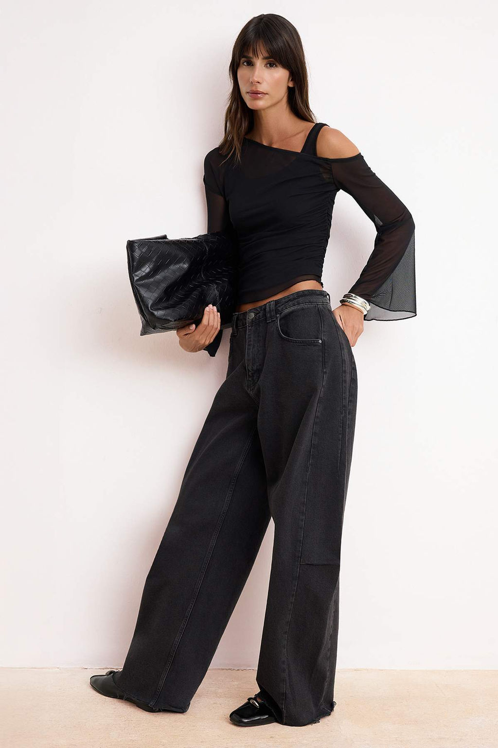 Siyah Fitted/Vucuda Oturan Asimetrik Yaka Cift Gorunumlu Buzgulu Tul Orme Bluz TWOSS26BZ00071