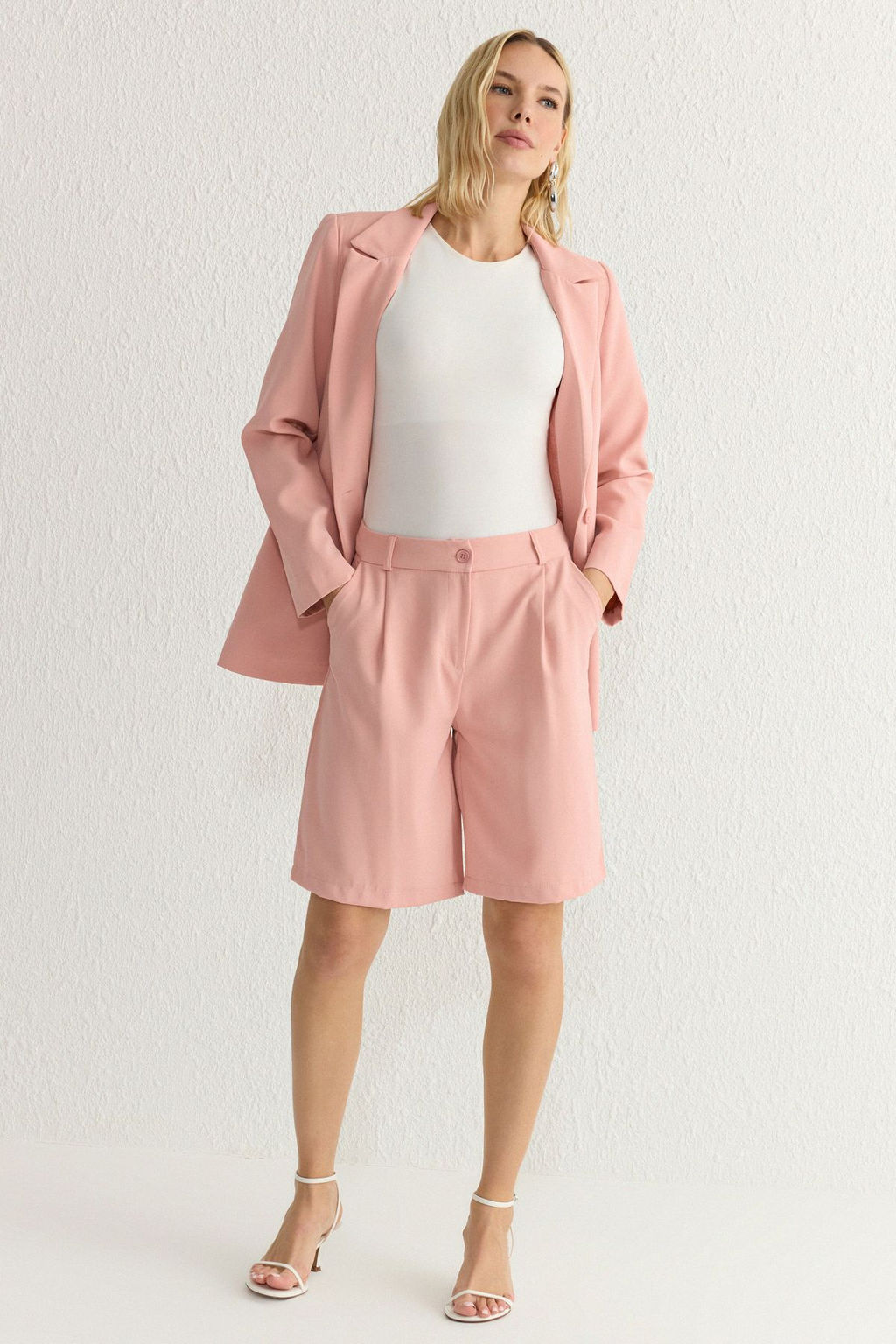 TRENDYOLMILLA Pembe Diz Boy Regular City Dokuma Sort & Bermuda TWOSS25SR00026 фото 2