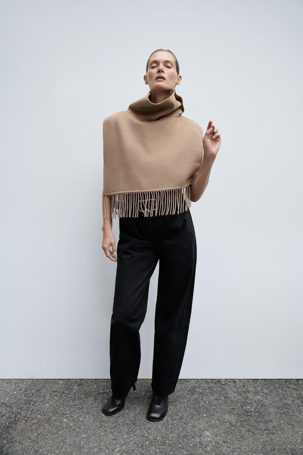 ASYMMETRIC FRINGED WOOL CAPE - Zara фото 3