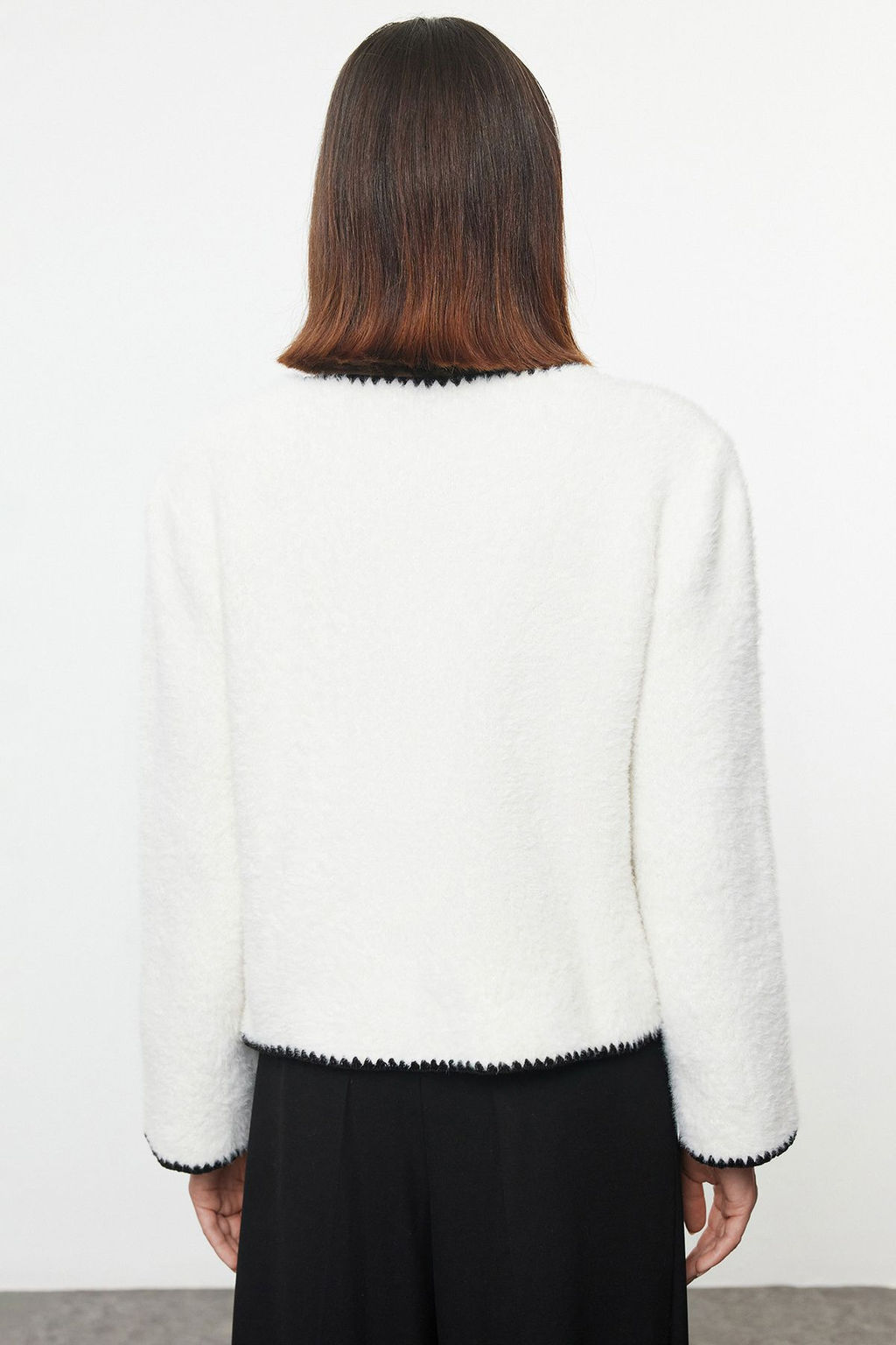 Ekru Tuylu Yumusak Dokulu Ceket Gorunumlu Triko H?rka TWOAW25HI00009
