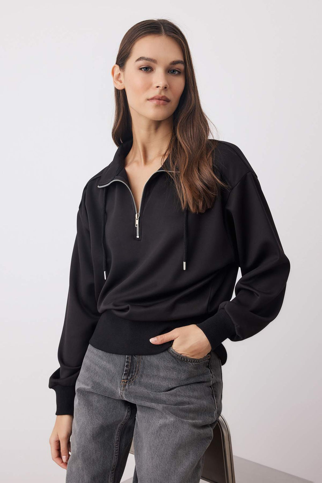 Siyah Fermuar Detayl? Oversize/Genis Kal?p Esnek Orme Sweatshirt TWOAW26SW00080 - Trendyolmilla фото 2