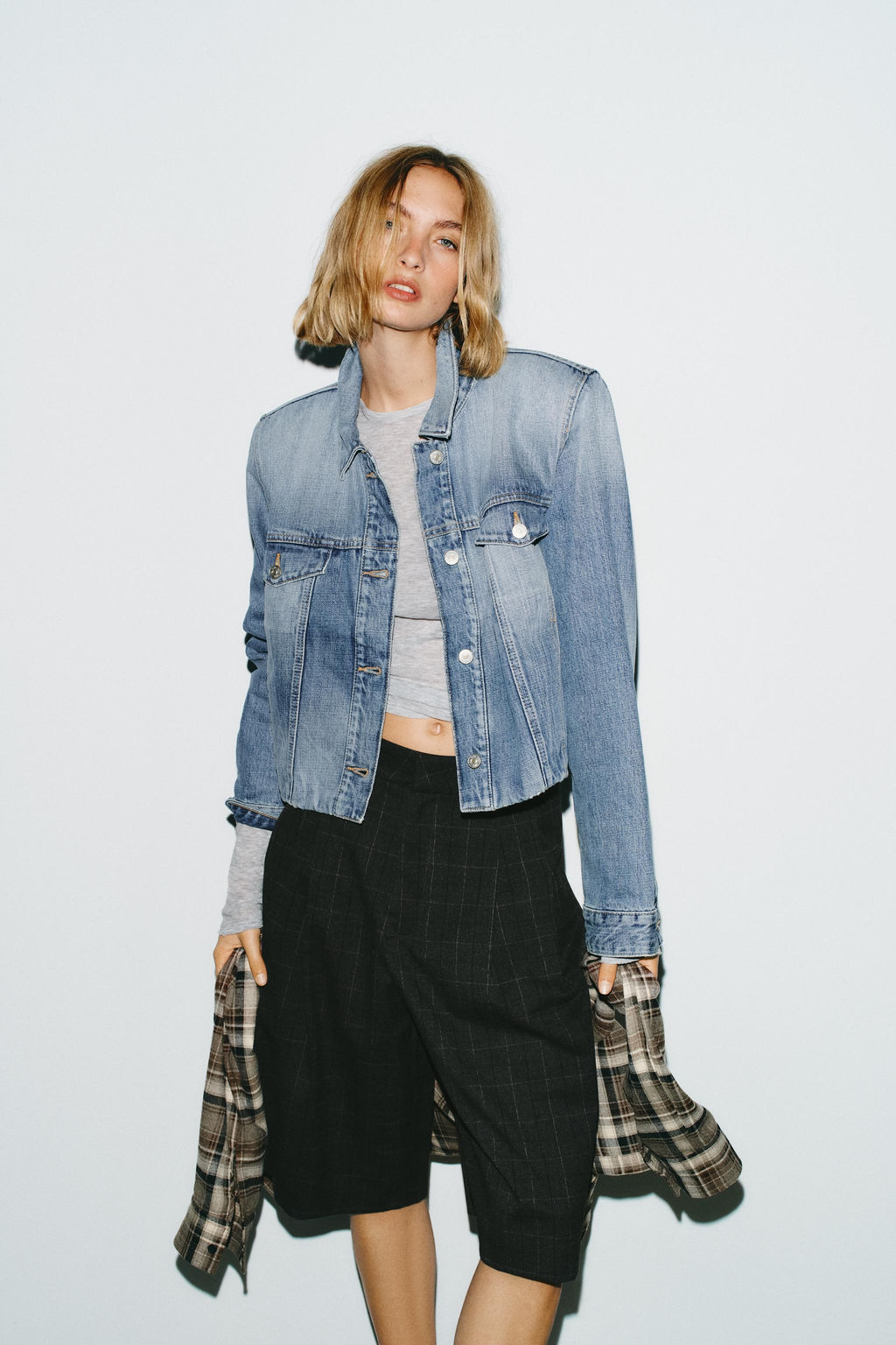 LONG CHECK BERMUDA SHORTS WITH PLEATS - Zara фото 6