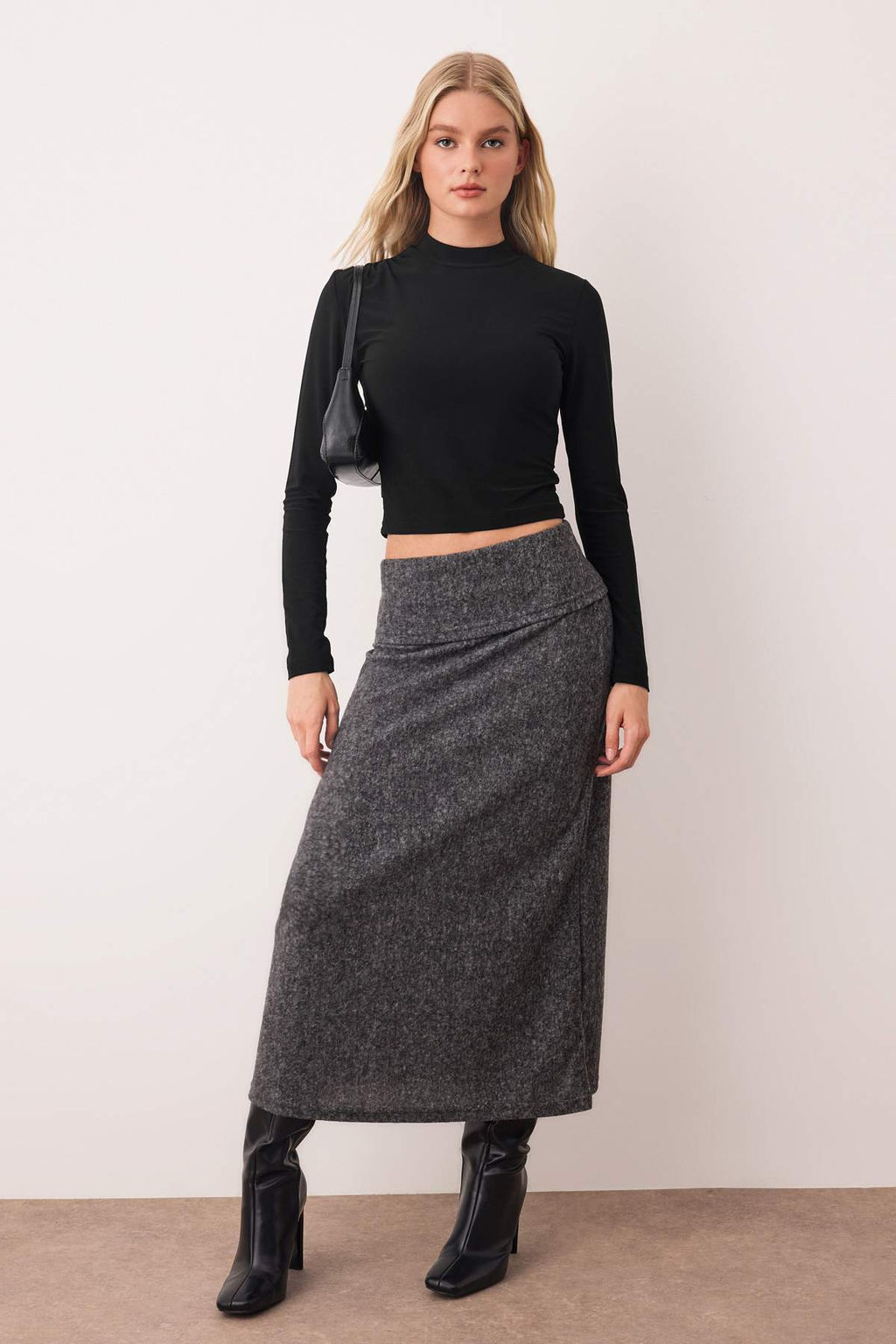 Siyah Kolu Buzgu Detayl? Fitted/Vucuda Oturan Dik Yaka Crop Esnek Orme Bluz TWOAW23EL01391