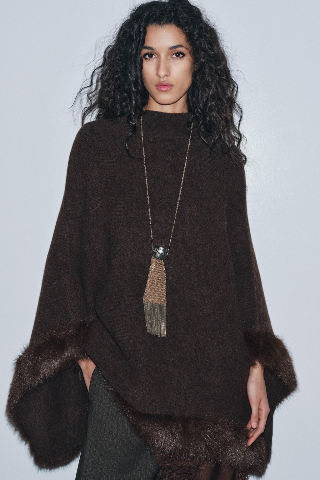 FAUX FUR KNIT PONCHO CAPE - Zara фото 5