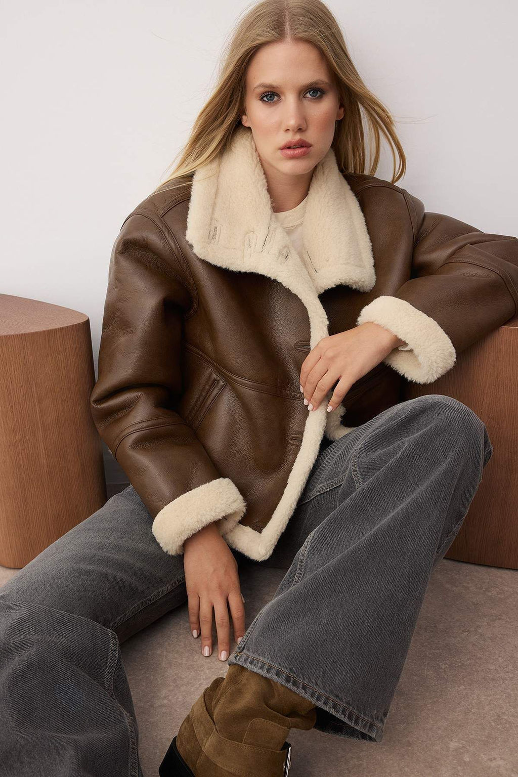 Kahverengi Oversize Kal?p Pelus Detayl? Suni Deri Mont TWOAW26MO00018