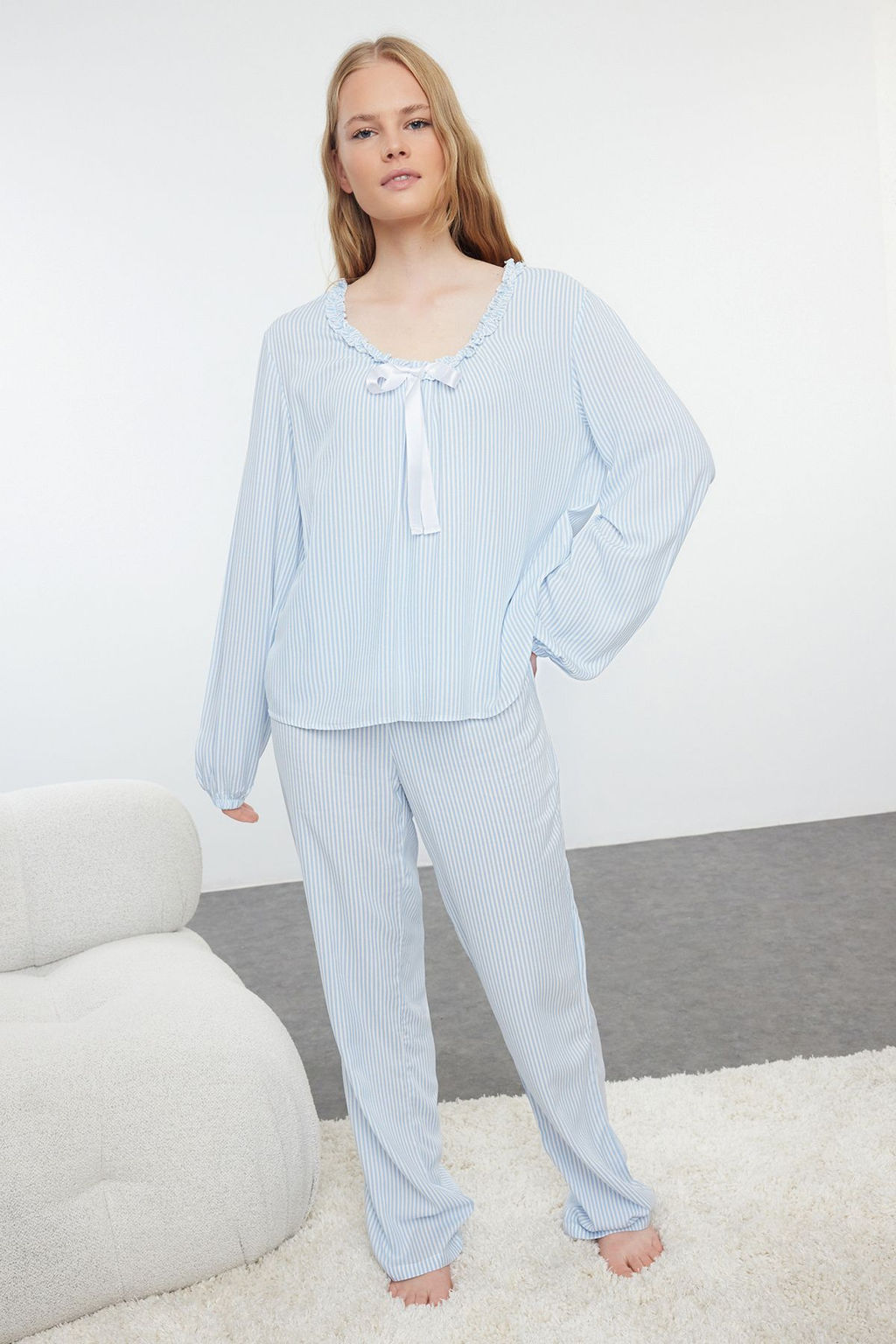 Ac?k Mavi Cizgili F?rf?r ve Kurdele/Fiyonk Detayl? Dokuma Pijama Tak?m? THMAW25PT00094 - Trendyolmilla фото 2