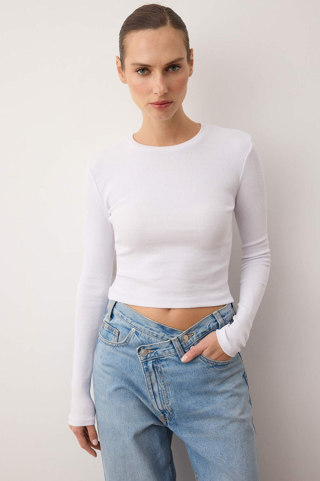 Siyah-Beyaz 2li Paket Fitted/Vucuda Oturan Bisiklet Yaka Crop Fitilli Esnek Orme Bluz TWOAW22BZ0331