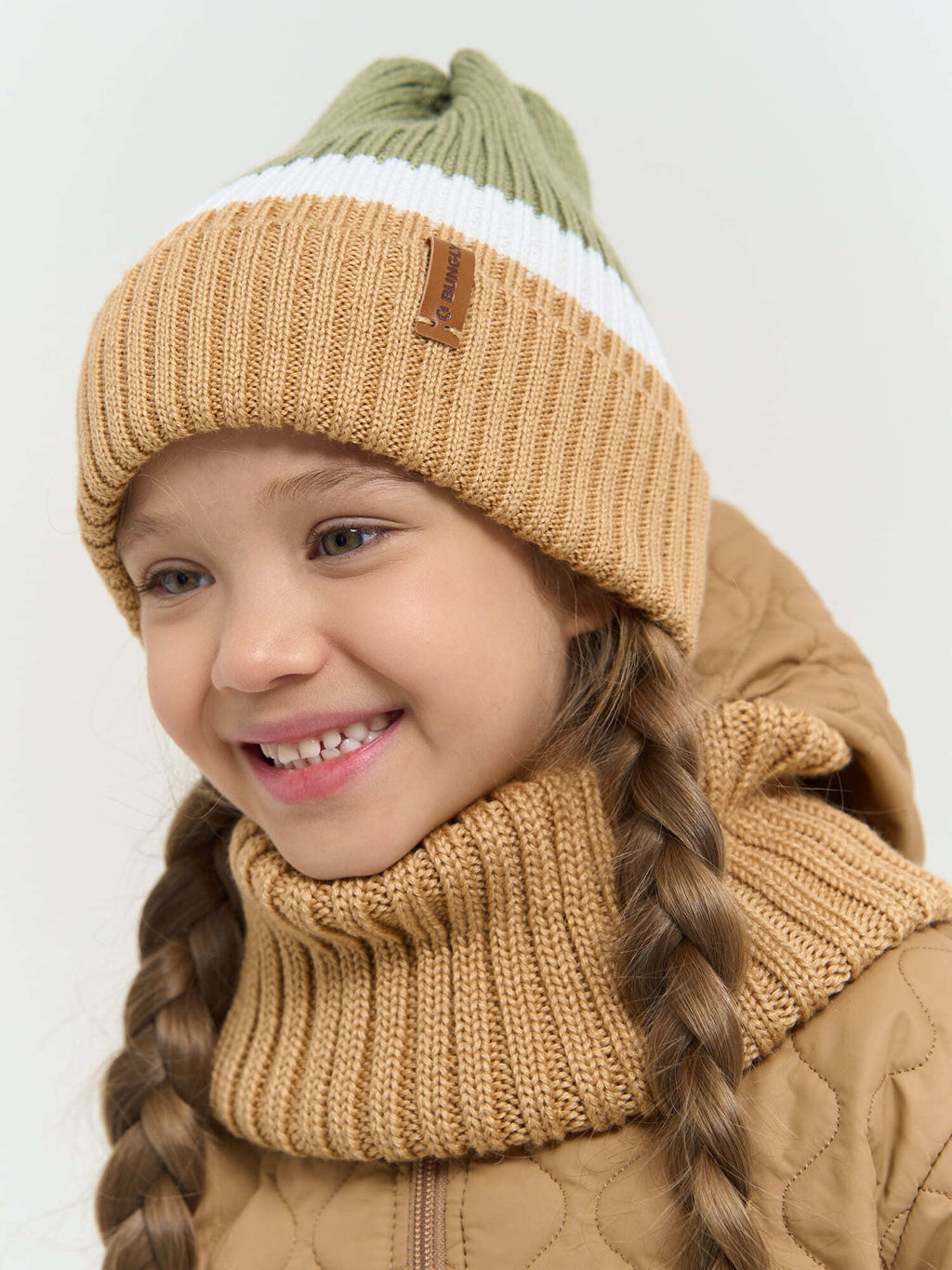 Шапка тыква из смесовой шерсти однослойная Колор блок "Песок"