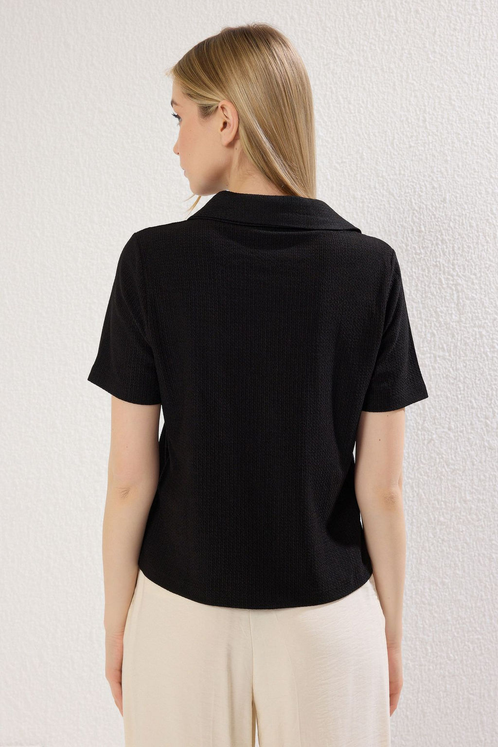 TRENDYOLMILLA Siyah Polo Yaka Dugmeli Regular/Standart Kal?p Burumcuk Orme Bluz TWOSS25GO00105 фото 8