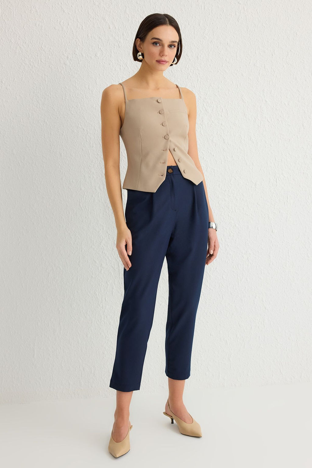 TRENDYOLMILLA Siyah Havuc Yuksek Bel Poliviskon Dokuma Kumas Pantolon TWOSS22PL0280