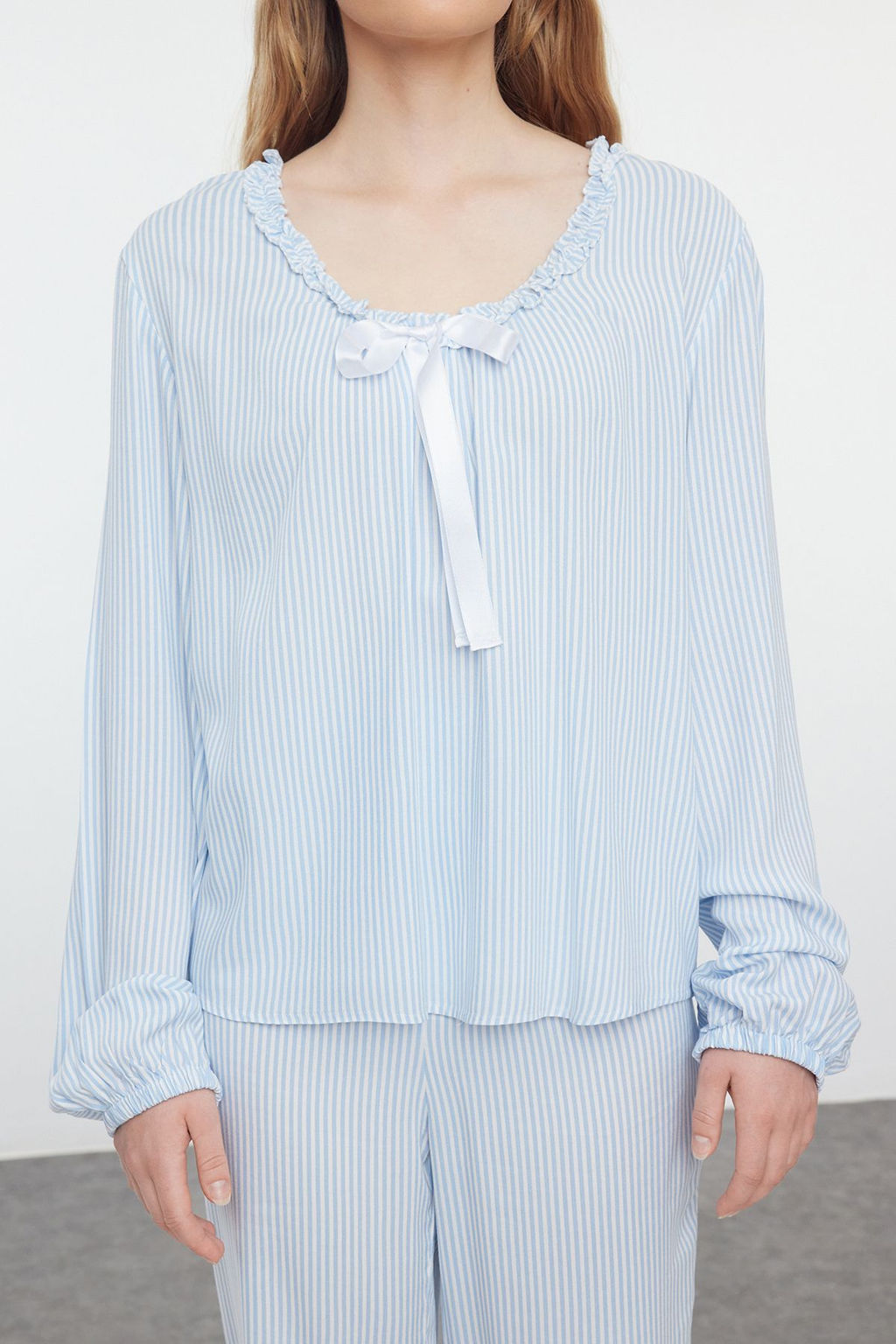 Ac?k Mavi Cizgili F?rf?r ve Kurdele/Fiyonk Detayl? Dokuma Pijama Tak?m? THMAW25PT00094 - Trendyolmilla фото 3