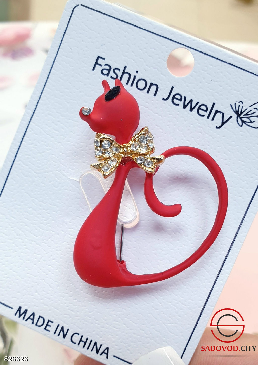 Брошь женская со стразами