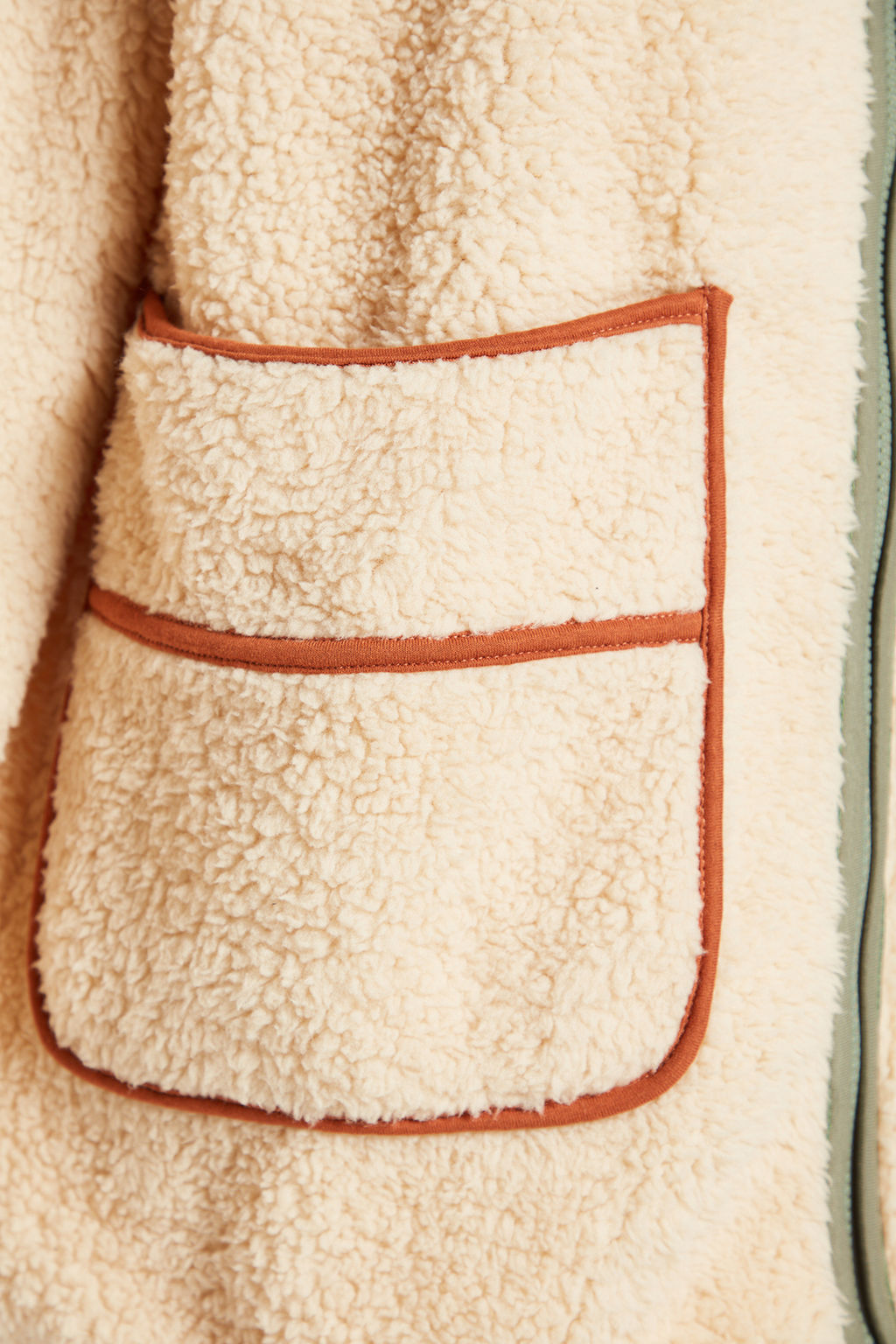 TRENDYOLMILLA Ekru Kal?n Polar Kontrast Biyeli Kapusonlu Relaxed/Rahat Kal?p Orme Sweatshirt TWOAW24SW00021  фото 7