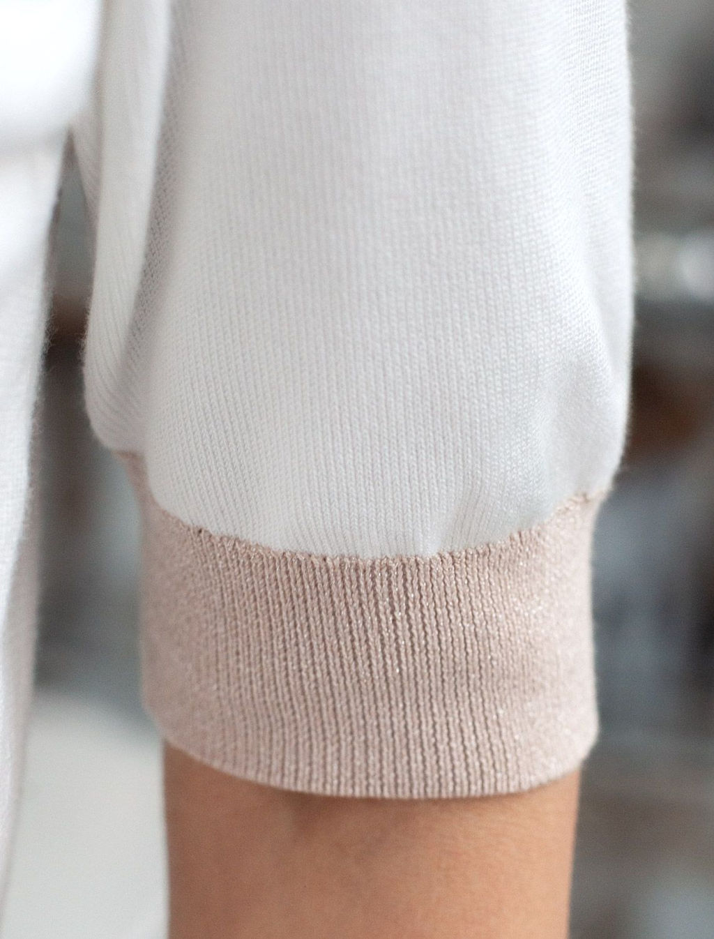 Джемпер с коротким рукавом тонкой вязки из вискозы с люрексом