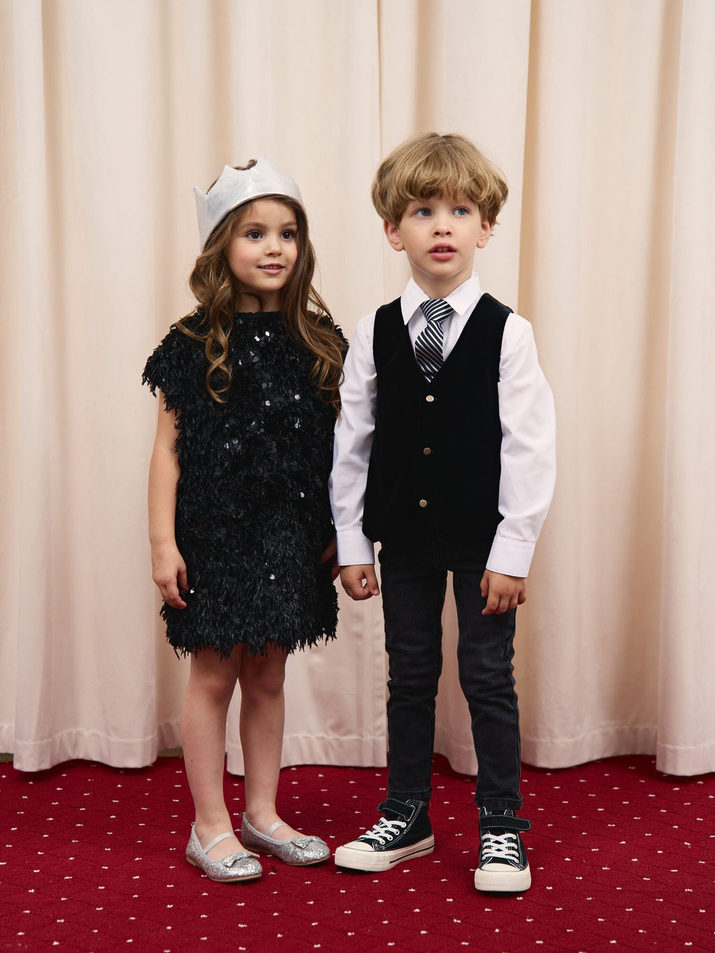 Платье с перьями "Уголь"