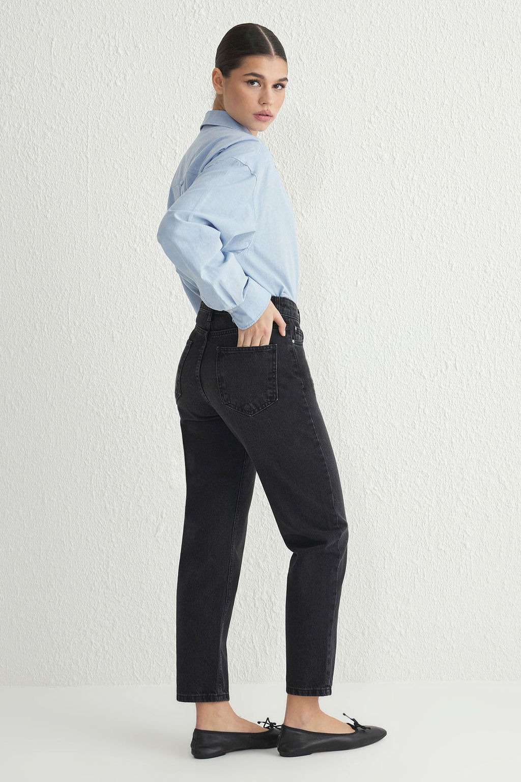 Siyah Normal Bel Mom Jeans TWOSS25JE00135 - Trendyolmilla фото 5